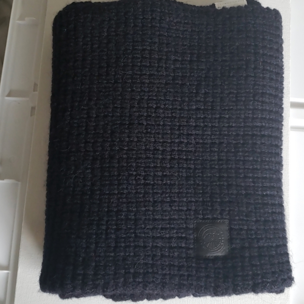 NWT Canada Goose x Mackie infinity scarf